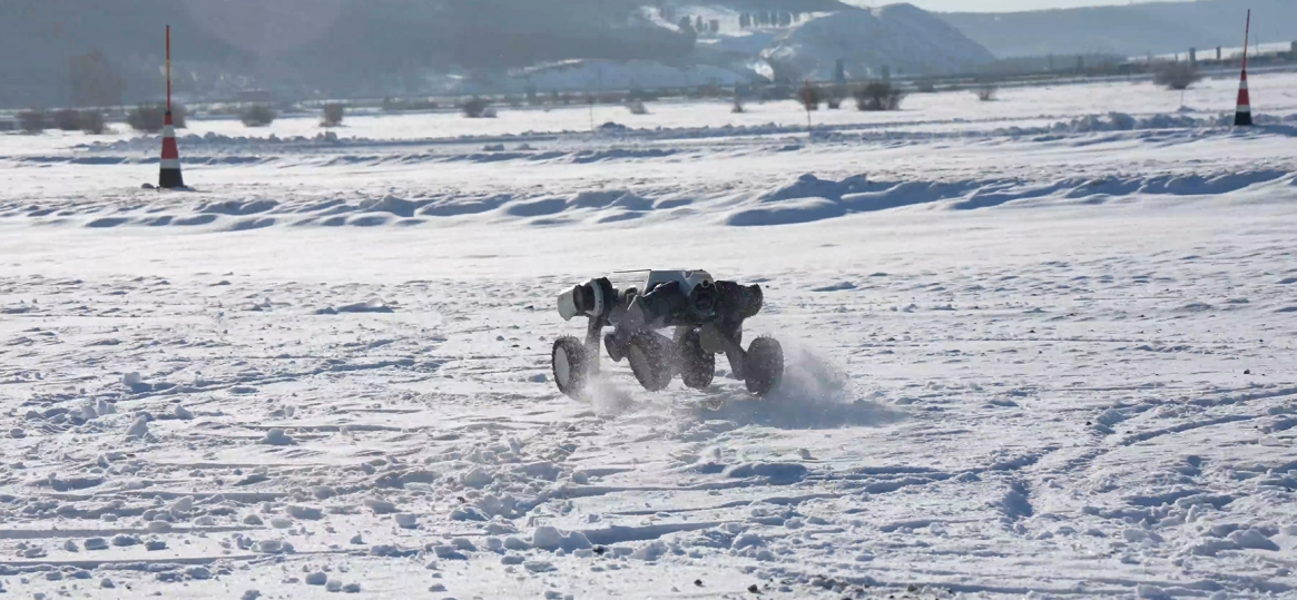 呼伦贝尔极寒雪地测试：山猫M20轮足机器人验证-30℃可靠作业能力(图3)