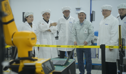 “机器工人派遣服务商”新佰人第100台机器工人上岗(图2)