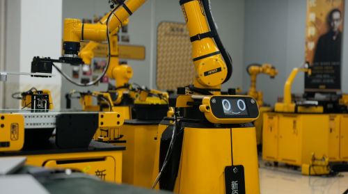 “机器工人派遣服务商”新佰人第100台机器工人上岗(图5)