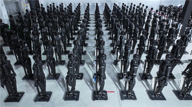 智元第5000台通用具身机器人量产下线，灵犀X2交付黄晓明工作室(图2)