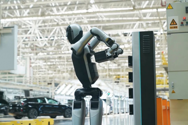 人形机器人首登十五运会开幕式！优必选Walker S2奏响千年青铜句鑃(图2)