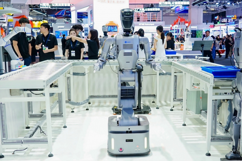 越疆的“关键一跃”：工博会展示从机械臂到人形机器人，按下“具身工业”产业加速键(图5)