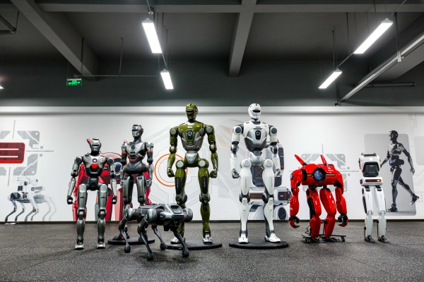 场景化落地部署人形机器人将超2000台，众擎机器人与多伦科技达成战略合作(图3)