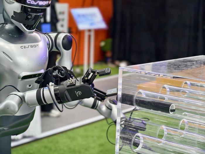 2025 Inclusion·外滩大会 | 灵宝CASBOT荣获机器人职业技能“智行者”奖(图5)