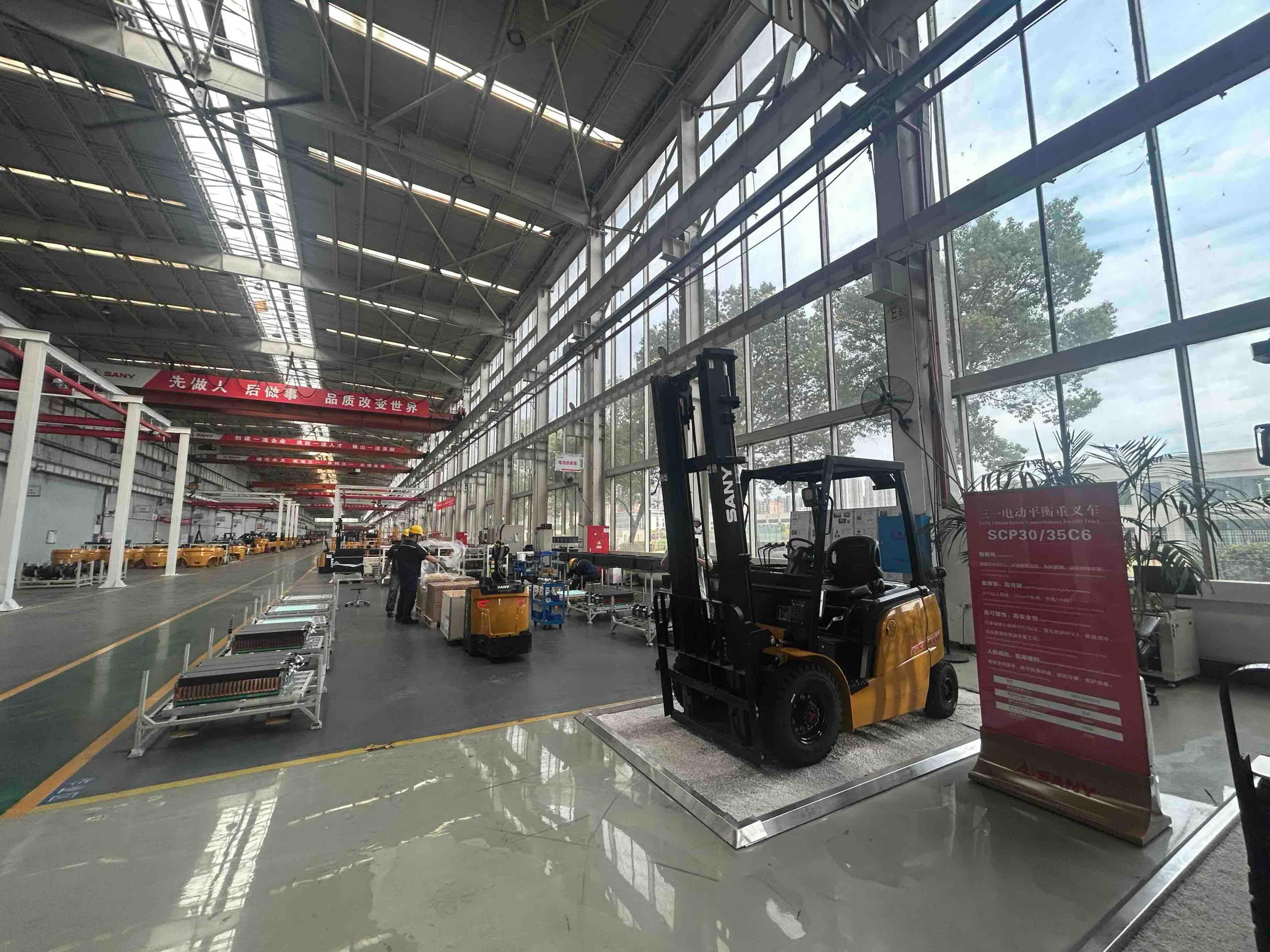 三一机器人加速研发物流仓储应用场景智能化装备(图1)