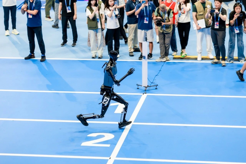 人形机器人史上首个百米“飞人”诞生!(图2) 人形机器人史上首个百米“飞人”诞生!(图2)