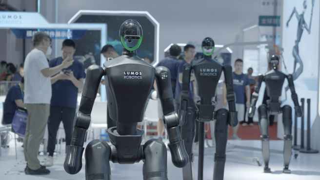 Lumos鹿明机器人携全系产品亮相WRC 2025,以具身智能科技引领产业智能升级(图2) Lumos鹿明机器人携全系产品亮相WRC 2025,以具身智能科技引领产业智能升级(图2)