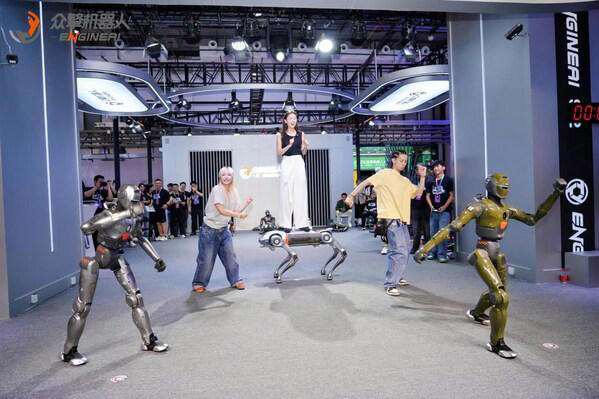 众擎旗下首款重载级全尺寸通用人形机器人T800首次公开亮相(图1)