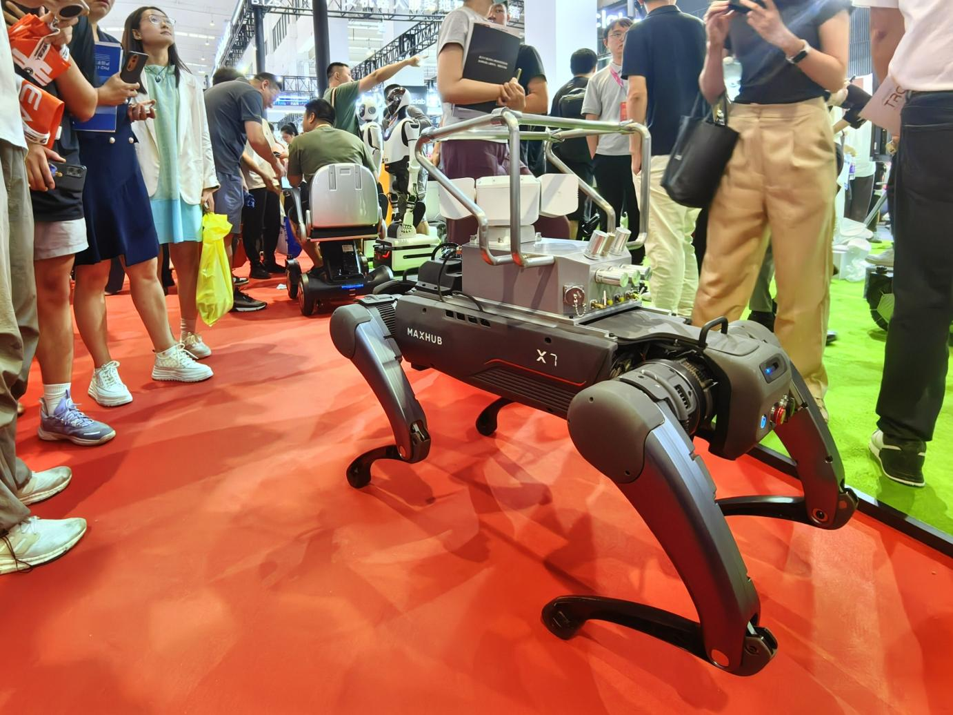 视源股份工业级四足机器人MAXHUB X7首次亮相 打造全地形智能作业平台(图3) 视源股份工业级四足机器人MAXHUB X7首次亮相 打造全地形智能作业平台(图3)