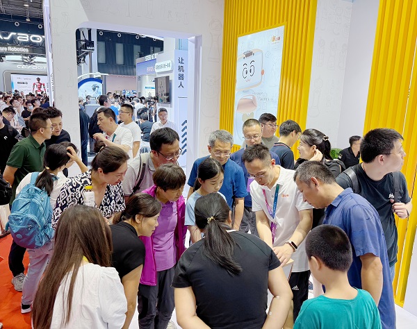 小丽养老机器人绽放健康与温情陪伴  ——来自世界机器人大会报道(图3)