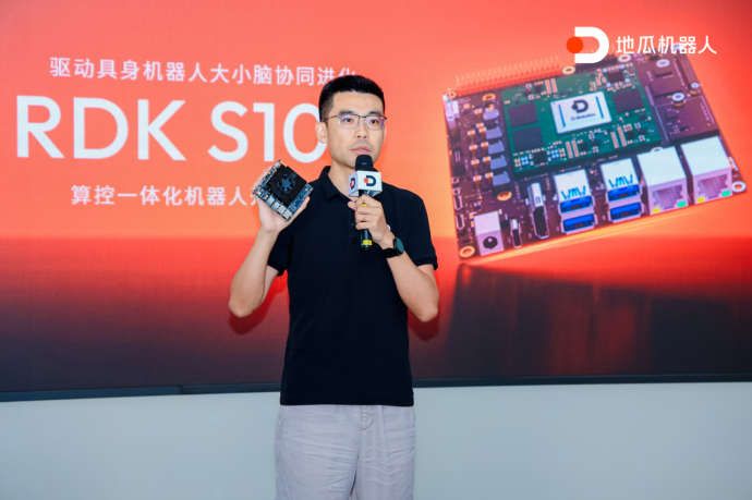 具身智能头号玩家再放大招,2499元引爆具身机器人落地潮(图5) 具身智能头号玩家再放大招,2499元引爆具身机器人落地潮(图5)