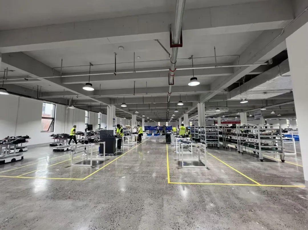 “贵安造”机器人实现全线投产(图4) “贵安造”机器人实现全线投产(图4)