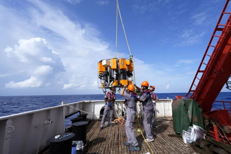 我国科研人员在南海北部成功开展“无人集群”科考试验(图3) 我国科研人员在南海北部成功开展“无人集群”科考试验(图3)