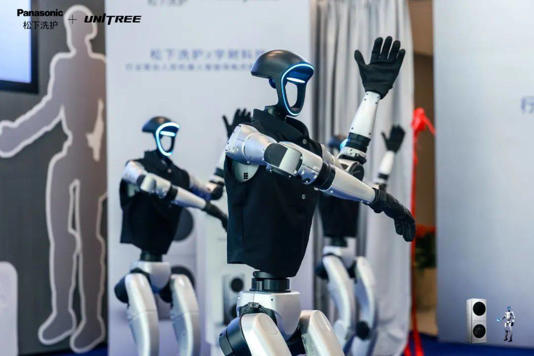 松下“松松”机器人导购登场,家电零售步入人机共生新时代(图1) 松下“松松”机器人导购登场,家电零售步入人机共生新时代(图1)