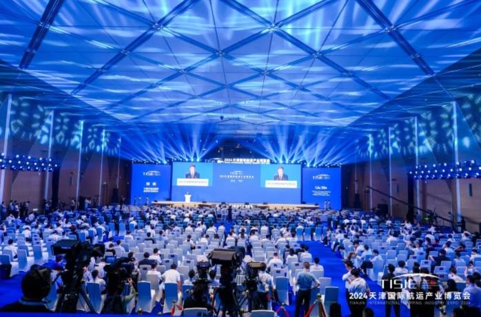 第三届天津国际航运展:ART机器人彰显“津港智造”硬核实力(图2) 第三届天津国际航运展:ART机器人彰显“津港智造”硬核实力(图2)