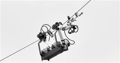 机器人检修特高压输电线(图1) 机器人检修特高压输电线(图1)