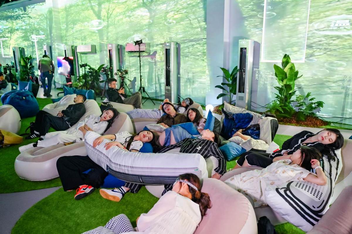 发布会还能躺着开?海尔安睡新风空调:让你一觉到天亮(图2) 发布会还能躺着开?海尔安睡新风空调:让你一觉到天亮(图2)