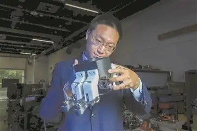 输入几句话,AI就能为你定制机器人(图1) 输入几句话,AI就能为你定制机器人(图1)