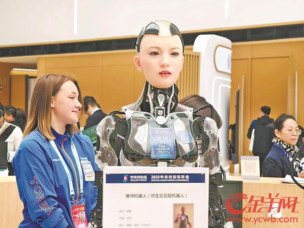 近百台机器人集群亮相中关村论坛 “机器人群舞”背后有何黑科技 近百台机器人集群亮相中关村论坛 “机器人群舞”背后有何黑科技(图1)