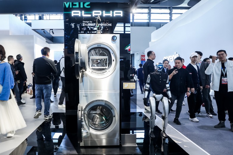 洗护行业被机器人撞了一下腰!这样的科技cp你见过吗?(图1) 洗护行业被机器人撞了一下腰!这样的科技cp你见过吗?(图1)