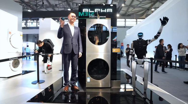 洗护行业被机器人撞了一下腰!这样的科技cp你见过吗?(图4) 洗护行业被机器人撞了一下腰!这样的科技cp你见过吗?(图4)