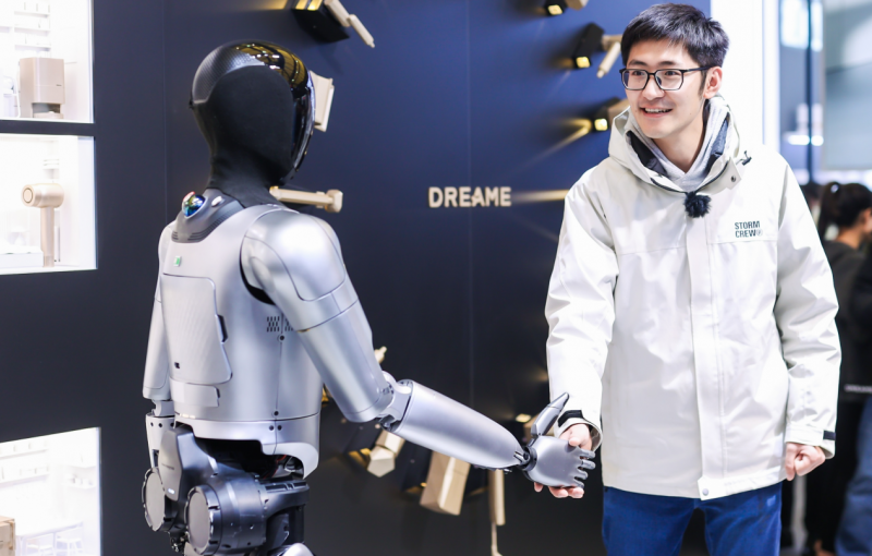 魔法原子官宣：3月26日举办2025场景战略发布会 揭晓人形机器人全场景应用蓝图(图2)