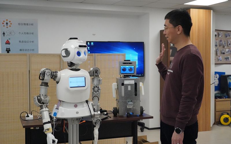 人形机器人下一站:从工厂到家庭,它们将学会“察言观色”(图1) 人形机器人下一站:从工厂到家庭,它们将学会“察言观色”(图1)