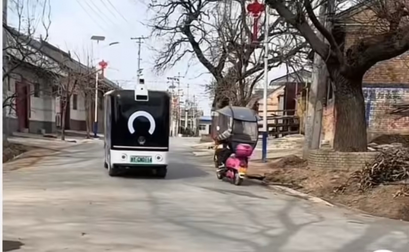 菜鸟快递无人车开始进村(图1)