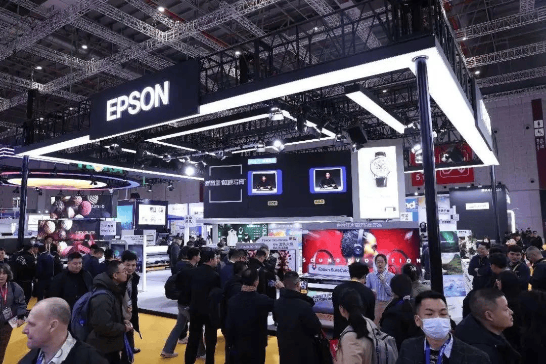 爱普生微压电打印技术创新,全场景布局重塑广告行业价值链条(图1) 爱普生微压电打印技术创新,全场景布局重塑广告行业价值链条(图1)