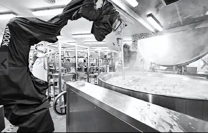 是帮手还是麻烦?韩学校拟引入烹饪机器人(图1) 是帮手还是麻烦?韩学校拟引入烹饪机器人(图1)