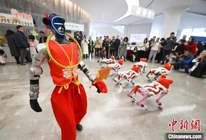 杭州：机器人展示应用迎两热(图1)