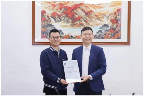 大族机器人与长荣科强强联手，共探智能制造新路径助力产业升级(图1)