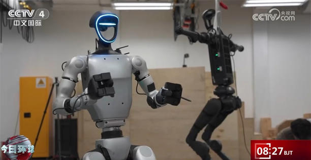 从自主站立到走进多种应用场景 人形机器人加速“进化”展现科技实力 从自主站立到走进多种应用场景 人形机器人加速“进化”展现科技实力(图1)