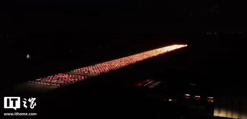 1150 辆特斯拉大集结,上演全球最大规模灯光秀(图1) 1150 辆特斯拉大集结,上演全球最大规模灯光秀(图1)