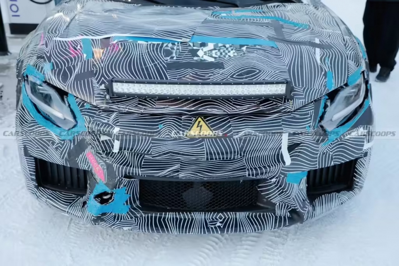 法拉利首款电动车原型充电实拍,剑指跨界市场(图1) 法拉利首款电动车原型充电实拍,剑指跨界市场(图1)