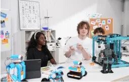 鲸鱼机器人登顶全球教育机器人销量冠军,全年销量超100万套(图3) 鲸鱼机器人登顶全球教育机器人销量冠军,全年销量超100万套(图3)