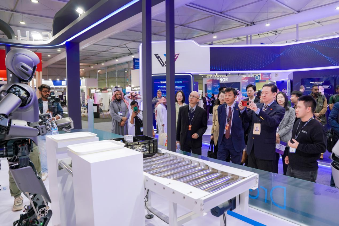 加码中东!优必选人形机器人亮相沙特LEAP 2025(图1) 加码中东!优必选人形机器人亮相沙特LEAP 2025(图1)