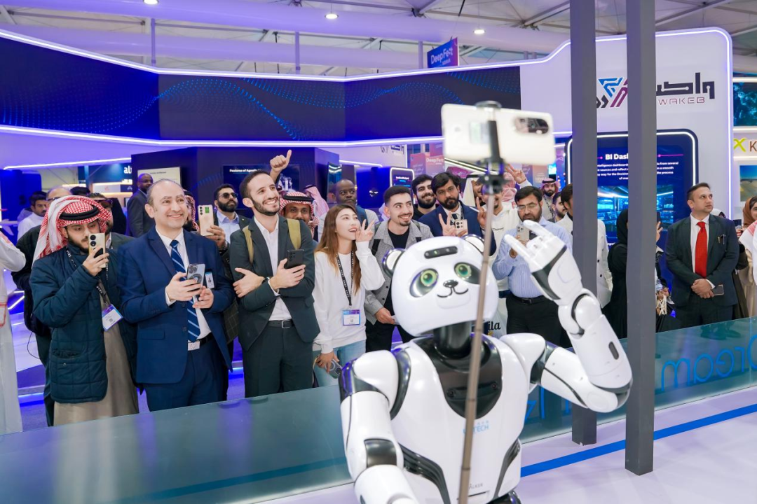 加码中东!优必选人形机器人亮相沙特LEAP 2025(图6) 加码中东!优必选人形机器人亮相沙特LEAP 2025(图6)