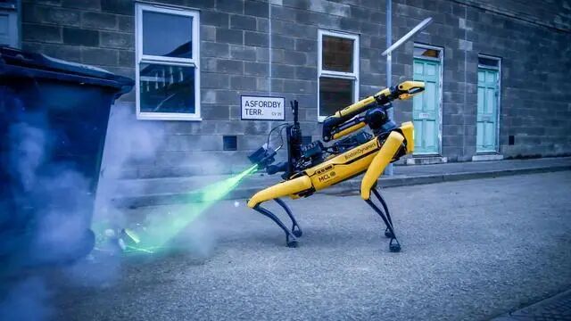 英国国防部研发机器狗解决炸弹探测、拆除和处理问题(图2) 英国国防部研发机器狗解决炸弹探测、拆除和处理问题(图2)