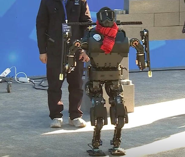 65公斤机器人被推倒后能自行爬起来:适用于消防救援(图1) 65公斤机器人被推倒后能自行爬起来:适用于消防救援(图1)