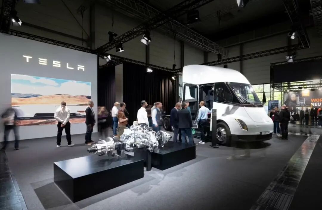 特斯拉 Semi 电动卡车工厂建设顺利,2026 年大规模量产(图1) 特斯拉 Semi 电动卡车工厂建设顺利,2026 年大规模量产(图1)