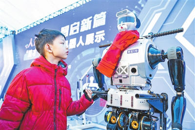 楚才系列人形机器人亮相(图2)