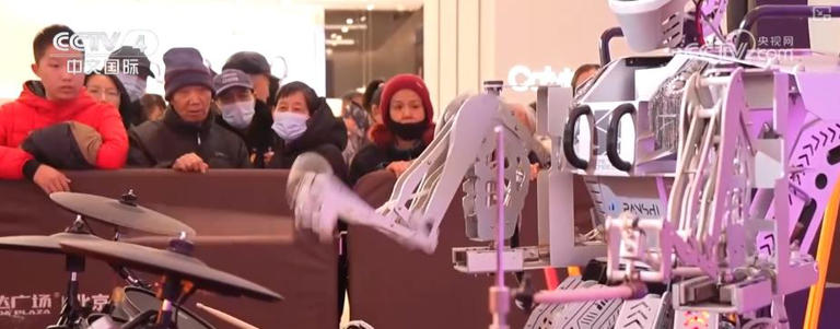 机器人乐队、AI兔爷、“AI”与“雅宋” 科技点亮燃动中国年(图1)