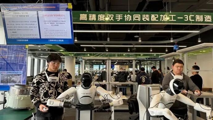 浙江企业与高校是合作方！全国首个“人形机器人学校”落户上海(图2)