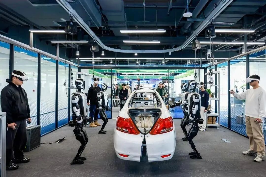 浙江企业与高校是合作方！全国首个“人形机器人学校”落户上海(图1)