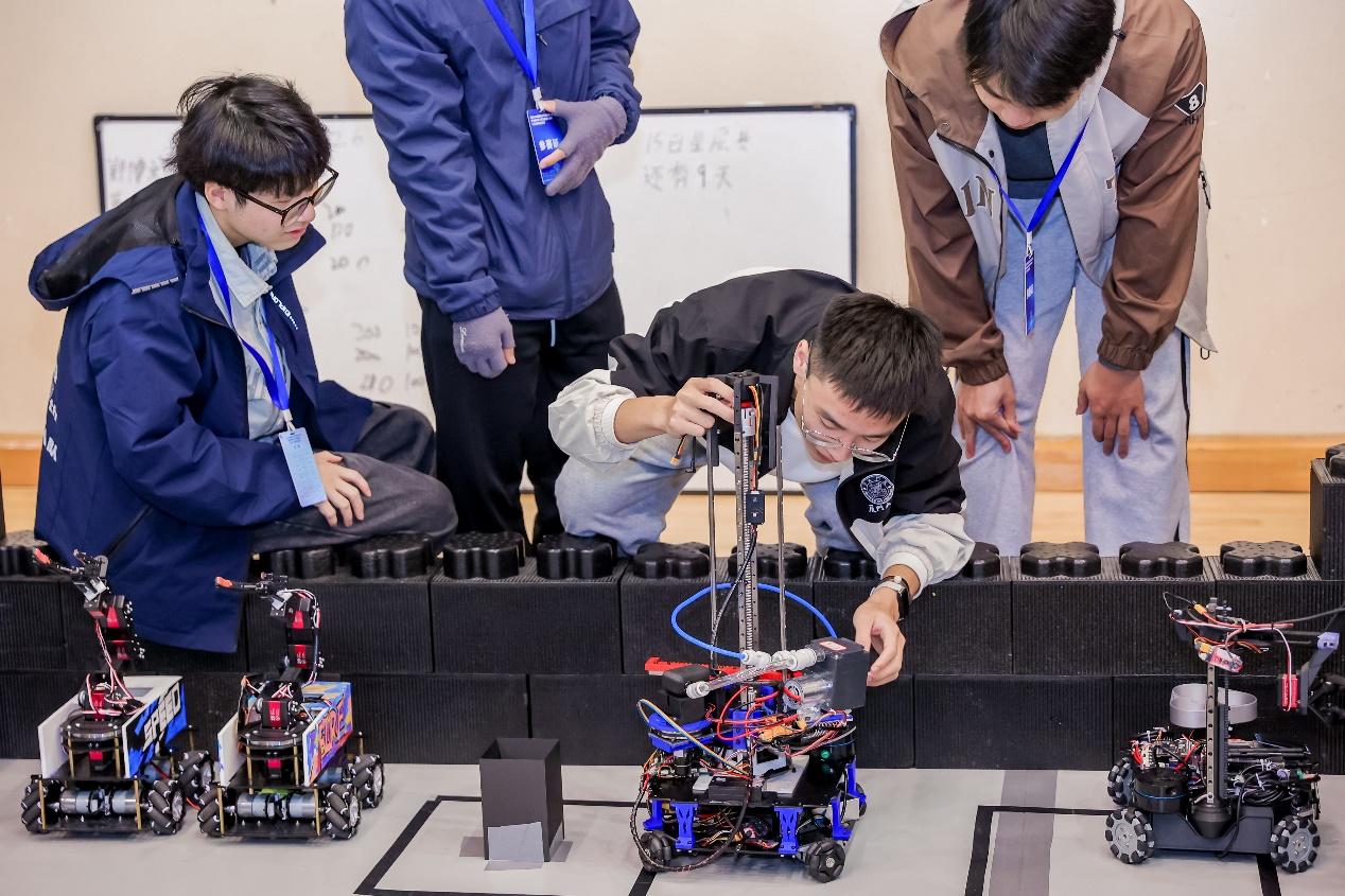 2024年福建省大学生机器人大赛在厦门大学举行(图1)
