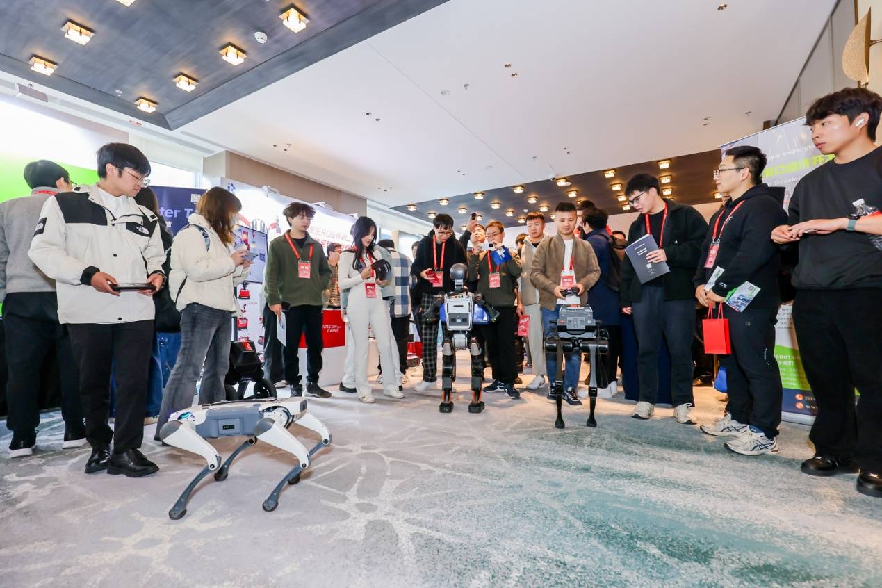 ROSCon China 2024大会在沪开幕:科技巨头共探机器人与人工智能未来(图2) ROSCon China 2024大会在沪开幕:科技巨头共探机器人与人工智能未来(图2)