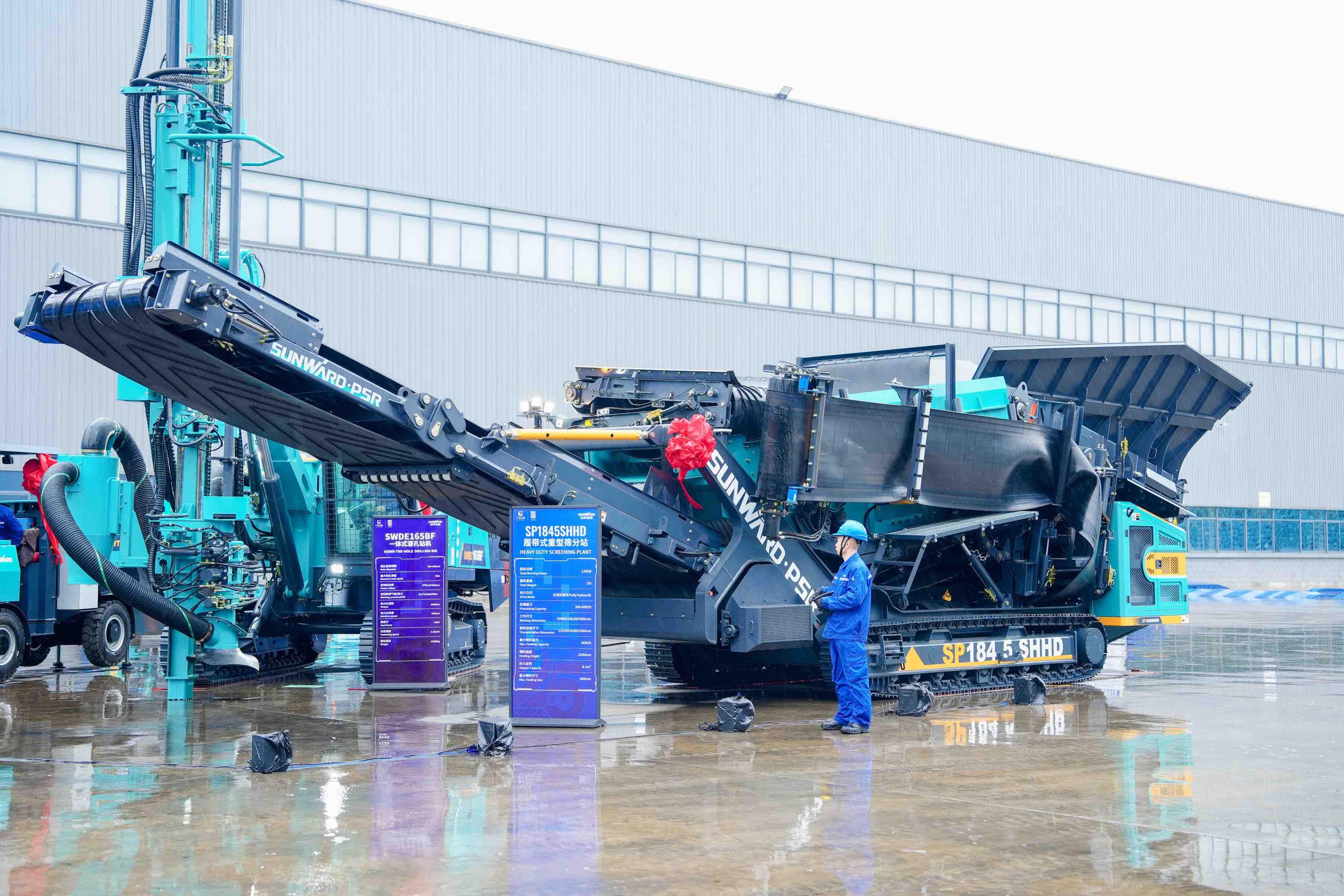 山河智能多类工程机械装备亮相长沙(图3)