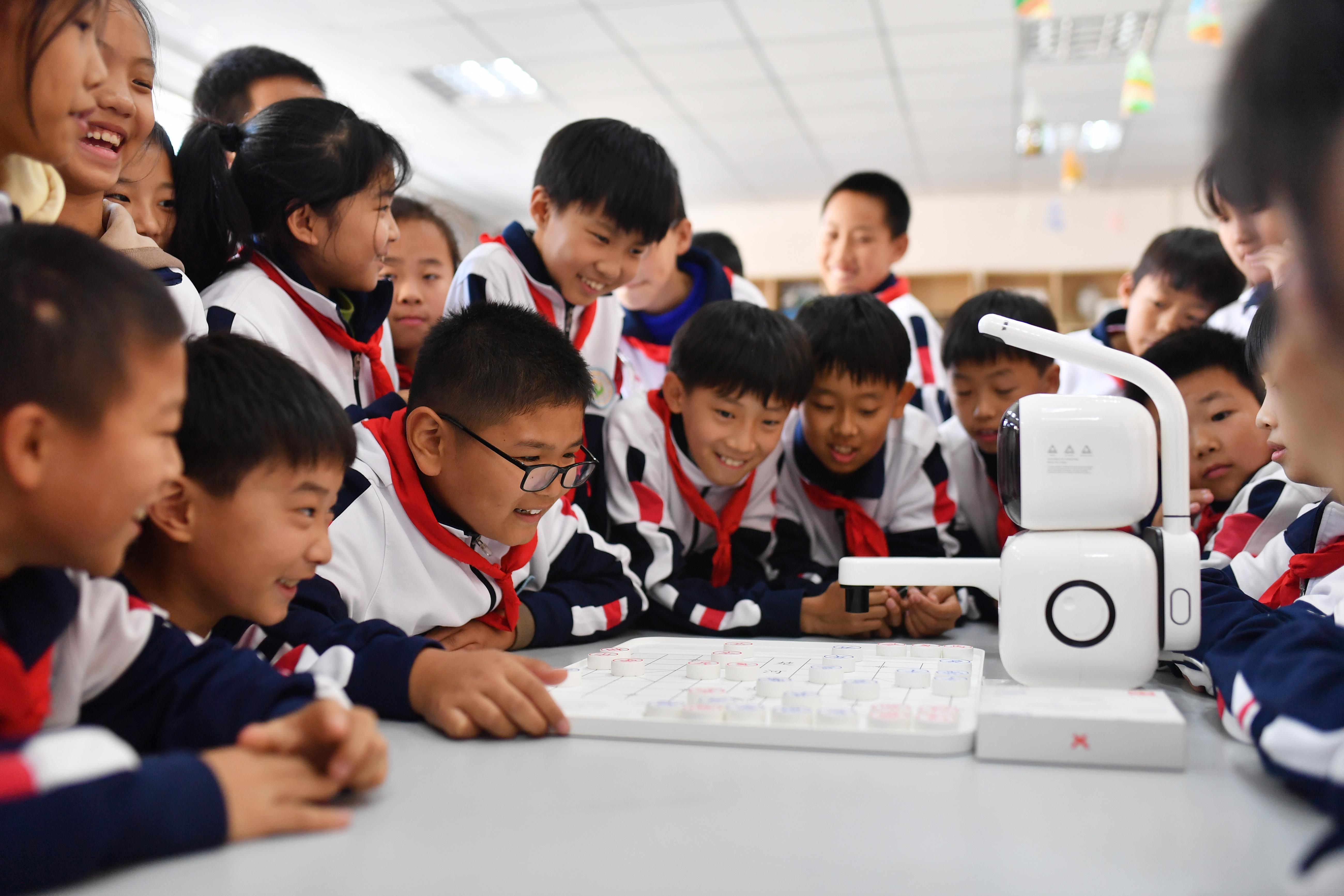 青岛:科普课堂“点亮”科学梦想(图3) 青岛:科普课堂“点亮”科学梦想(图3)