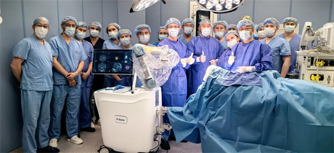 国产神经外科手术机器人出海，落地哈萨克斯坦顺利开展海外首例临床手术(图2)